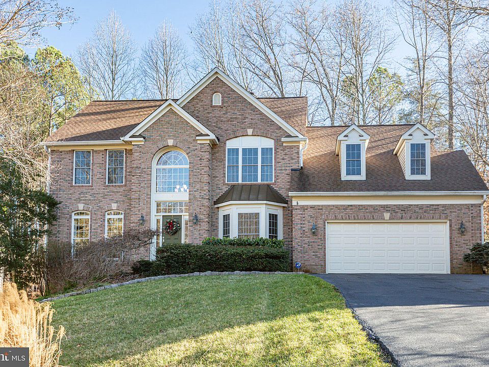 1st image of 18 Ludwell Ln