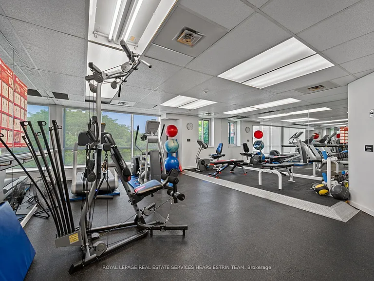 225 Davenport Rd #401 — Photo 27