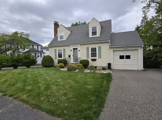 60 Mingo St, Milton, MA 02186