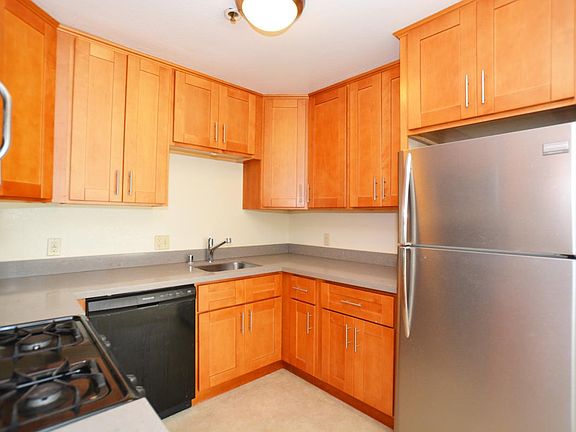 3rd image of 447 22nd Ave #2