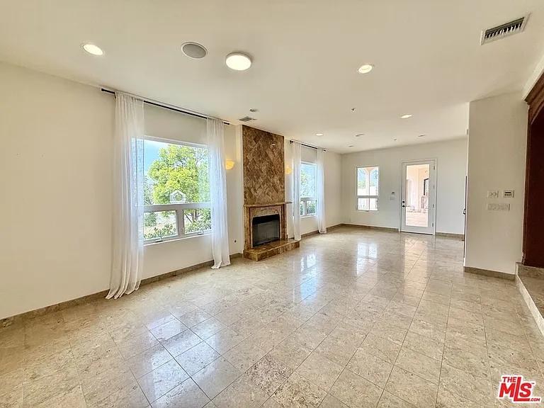 10827 Pacific View Dr — Photo 9