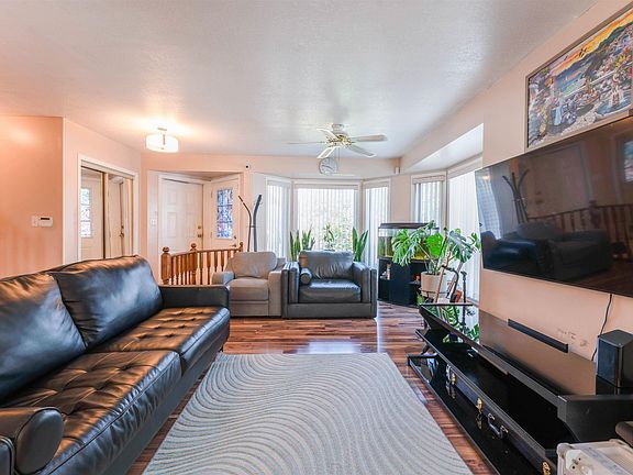 2nd image of 4609 38a Ave NW