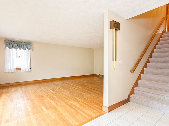2nd image of 227 Winding Pond Rd