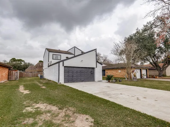 605 S Remington Dr, Angleton, TX 77515