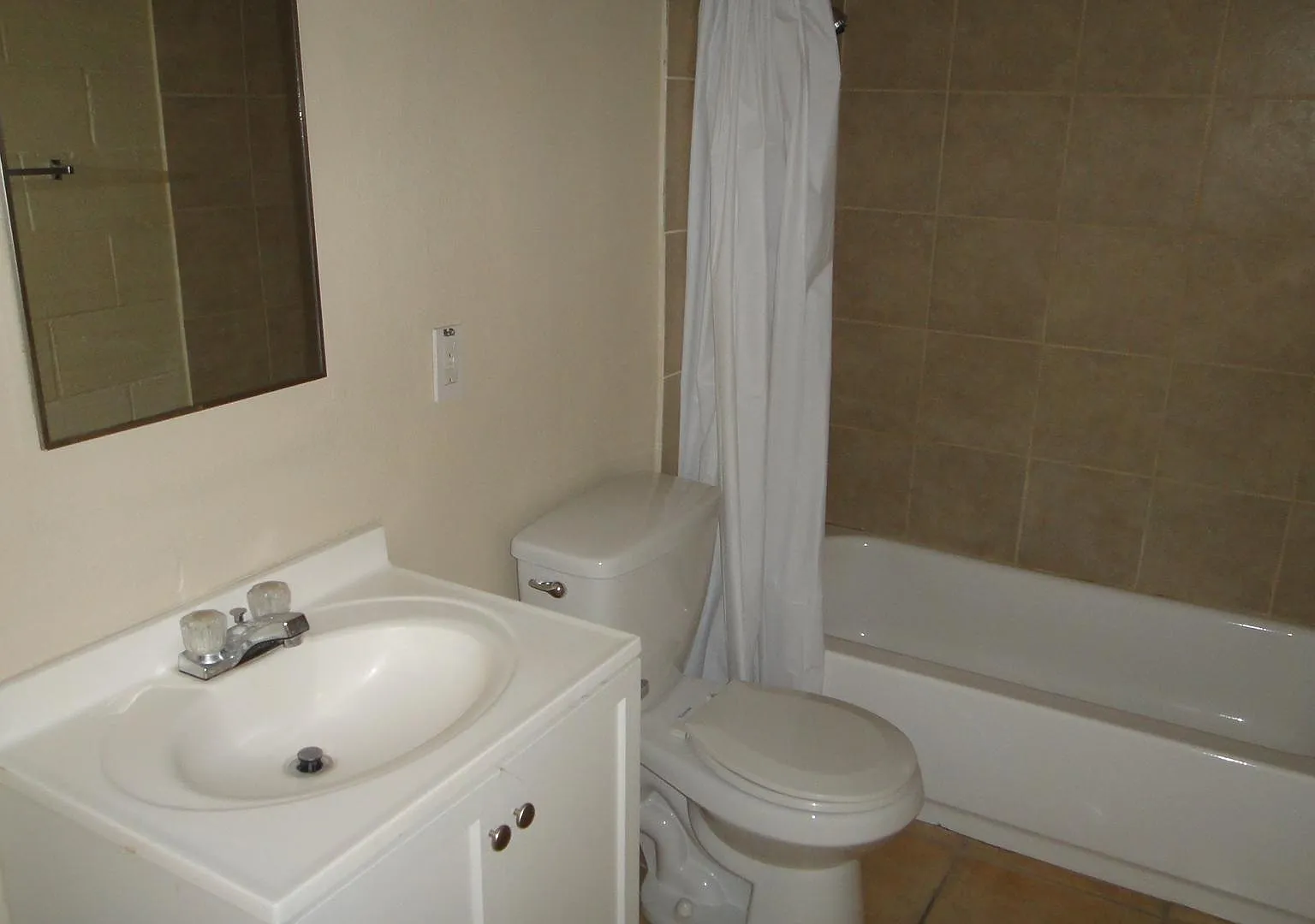 691 E Naples Dr — Photo 1