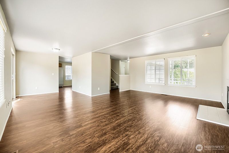 5th image of 4206 N Pearl Street