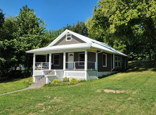 106 Mountain St, Cassville, MO 65625