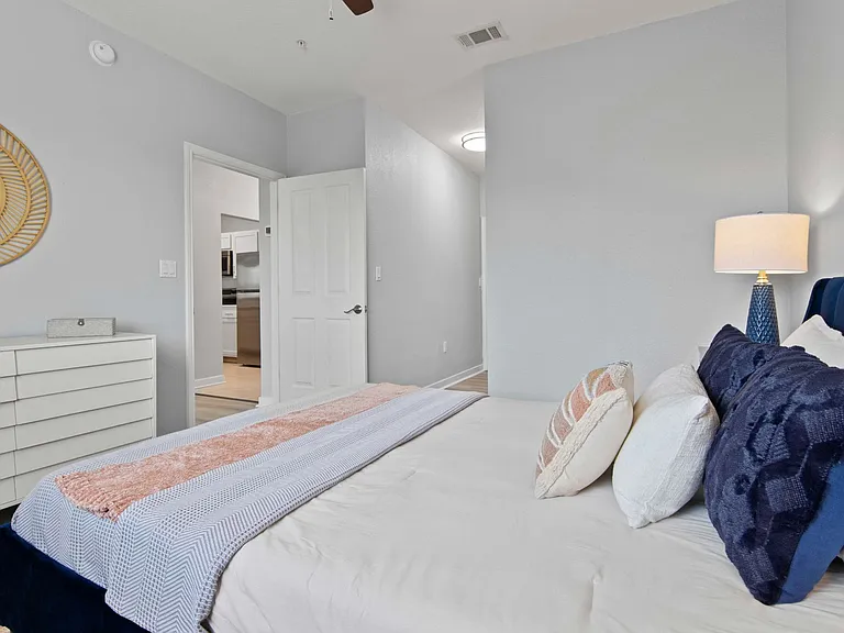 Elan Apartments — Photo 10