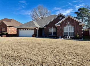 121 Margeaux Dr, Maumelle, AR 72113