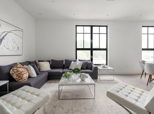 8 Leverett St PENTHOUSE 1, Brookline, MA 02445