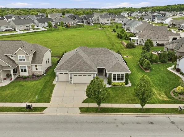 1460 Prairie Creek BOULEVARD, Oconomowoc, WI 53066
