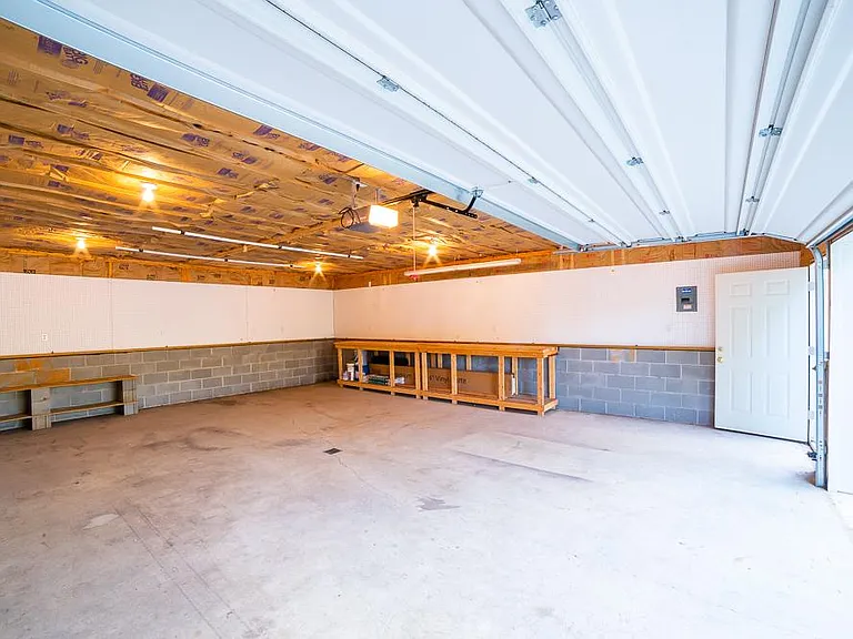 Detached Garage