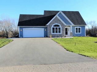 323 Appletree Ln, Village Of Eagle, WI 53119