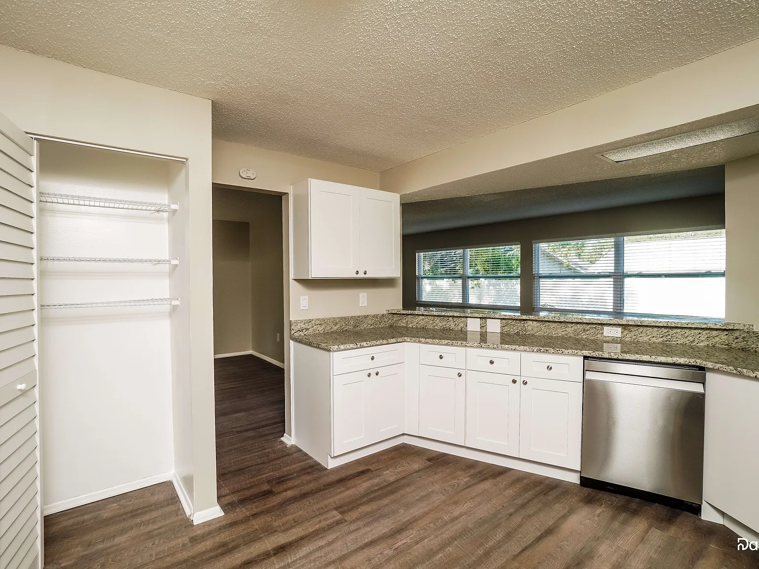 3 bed, 2.0 bath, 1815 sqft, $2,585 — Photo 3