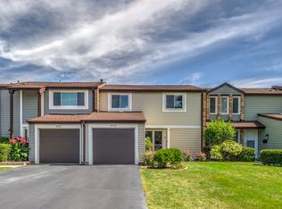 693 Lakeside Circle Dr, Wheeling, IL 60090