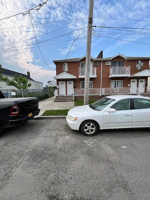 2 bed, 900 sqft, $2,997 — Photo 2