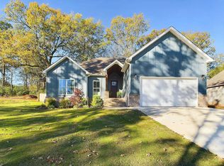 143 River Dr, Tuscumbia, AL 35674