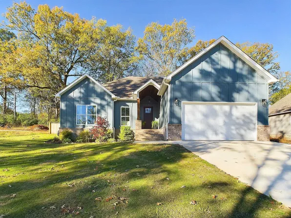 143 River Dr, Tuscumbia, AL 35674