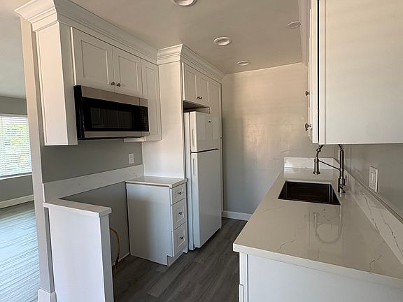 3rd image of 525 N Alameda Ave APT 3
