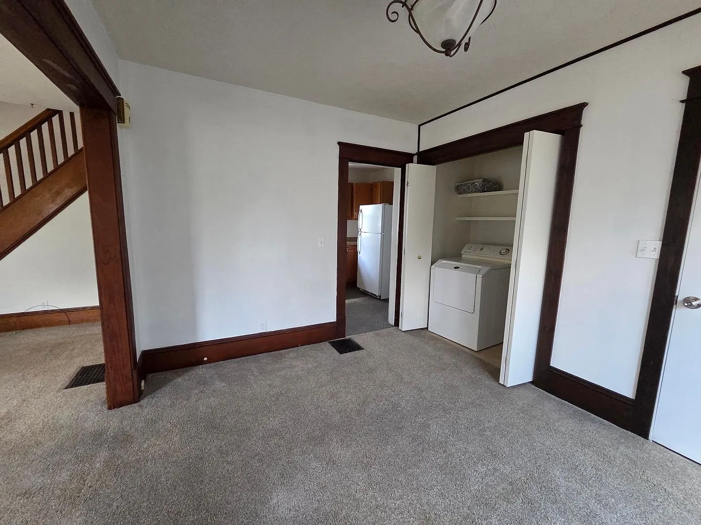2-bedroom 1.5 bath two story single family home — Photo 4
