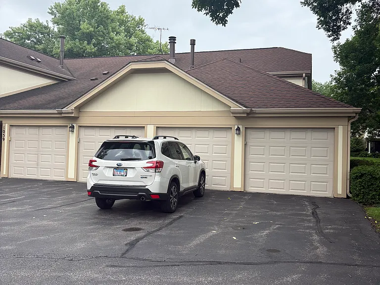 1056 Deerpath Ct — Photo 7