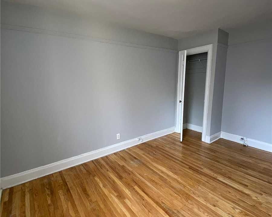 2nd image of 119 Eglinton Ave W #28