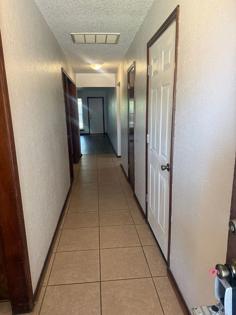 **3-Bedroom Duplex For Lease Yukon, Ok — Photo 2