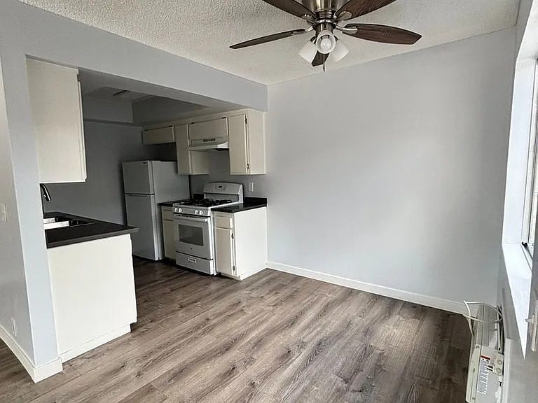2649 Marengo St — Photo 3