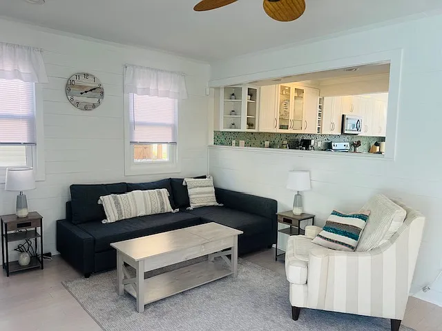 2 bed, 2.5 bath, 1364 sqft, $4,200 — Photo 1