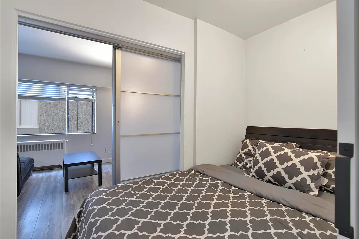 Building Photo - 1540 Haro St #103