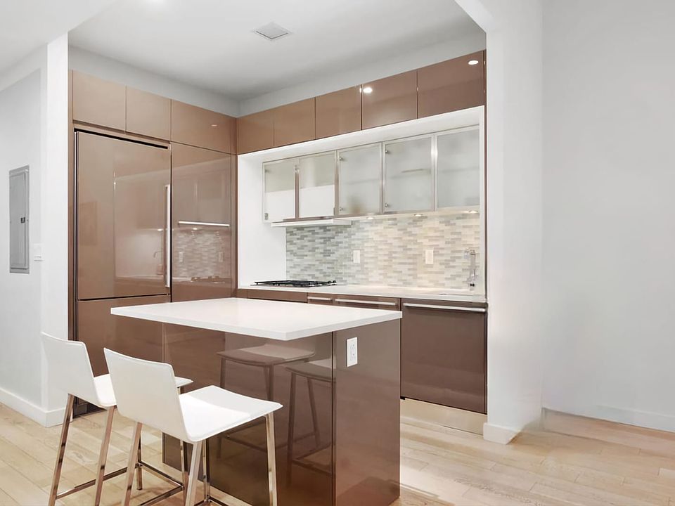 1st image of 75 Wall St APT 25A