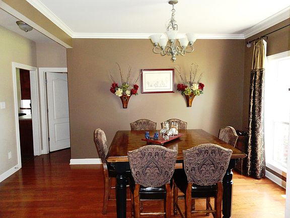 4th image of 2244 Heritage Cir W