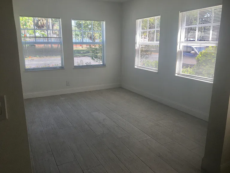 407 S Lakeside Dr — Photo 6
