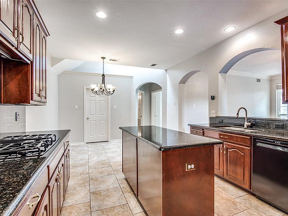 5th image of 8607 Old Oak Dr
