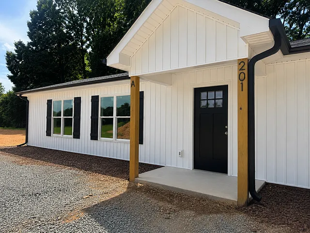 2 bed, 1200 sqft, $1,600 — Photo 1