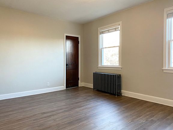 Livingroom and door to closet