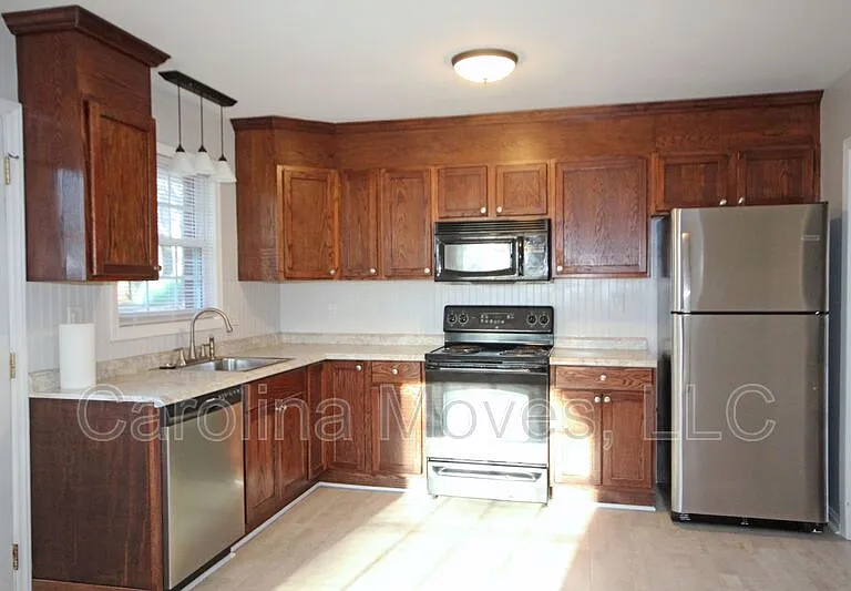 16 Ashwood Ave — Photo 7