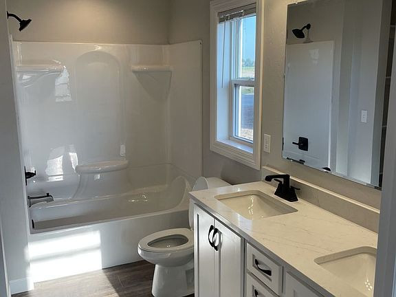 3rd image of 4604 N Cherryvale Ave