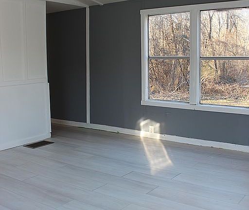 3rd image of 7677 Tara Blvd #Pee50