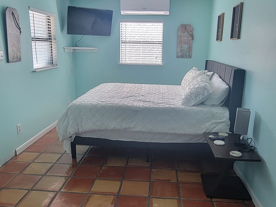 1st image of 6221 Mercado Dr #1