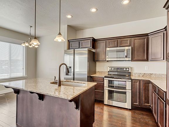 3rd image of 211 W Whitewater Dr