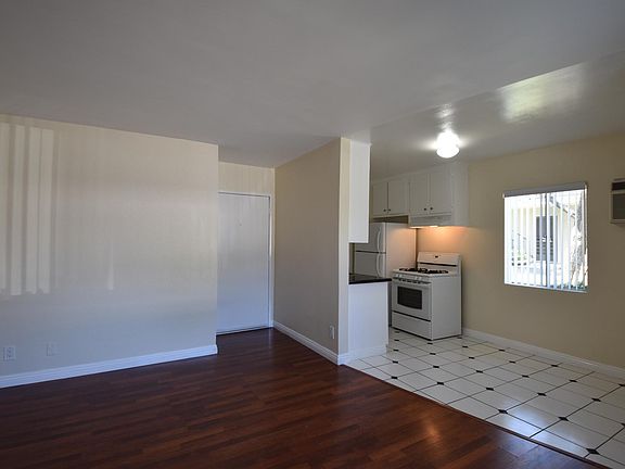 3rd image of 627 S Wabash Ave APT 1