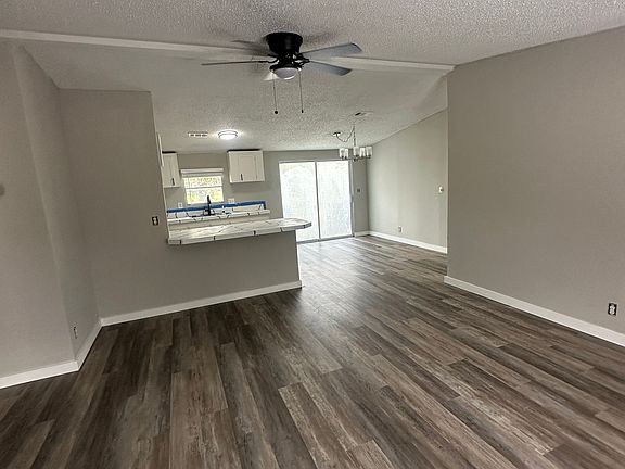 4th image of 2477 Jasmine Ave