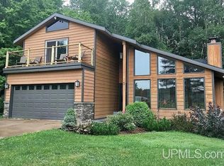 3 Hidden Creek Dr, Marquette, MI 49855