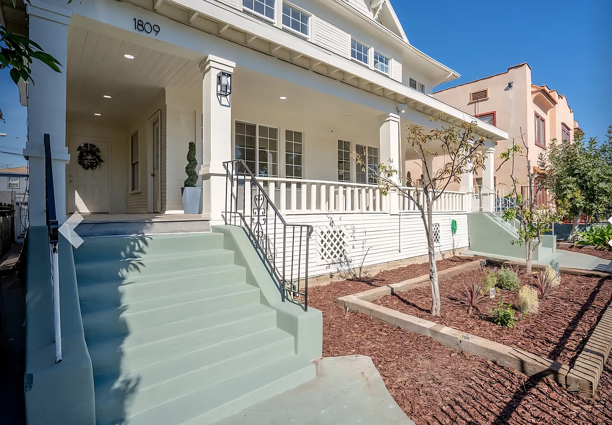 Building Photo - 1807 S Bonnie Brae St #1809A
