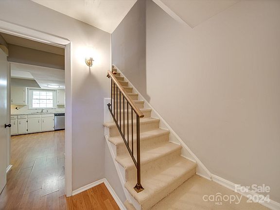 4th image of 306 Greenwood Pl