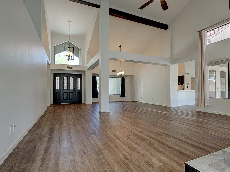 1945 E Velvet Dr — Photo 9
