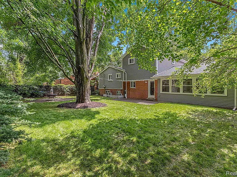 520 Byron St — Photo 42