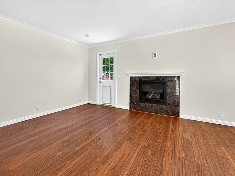 488 Jensen St — Photo 13