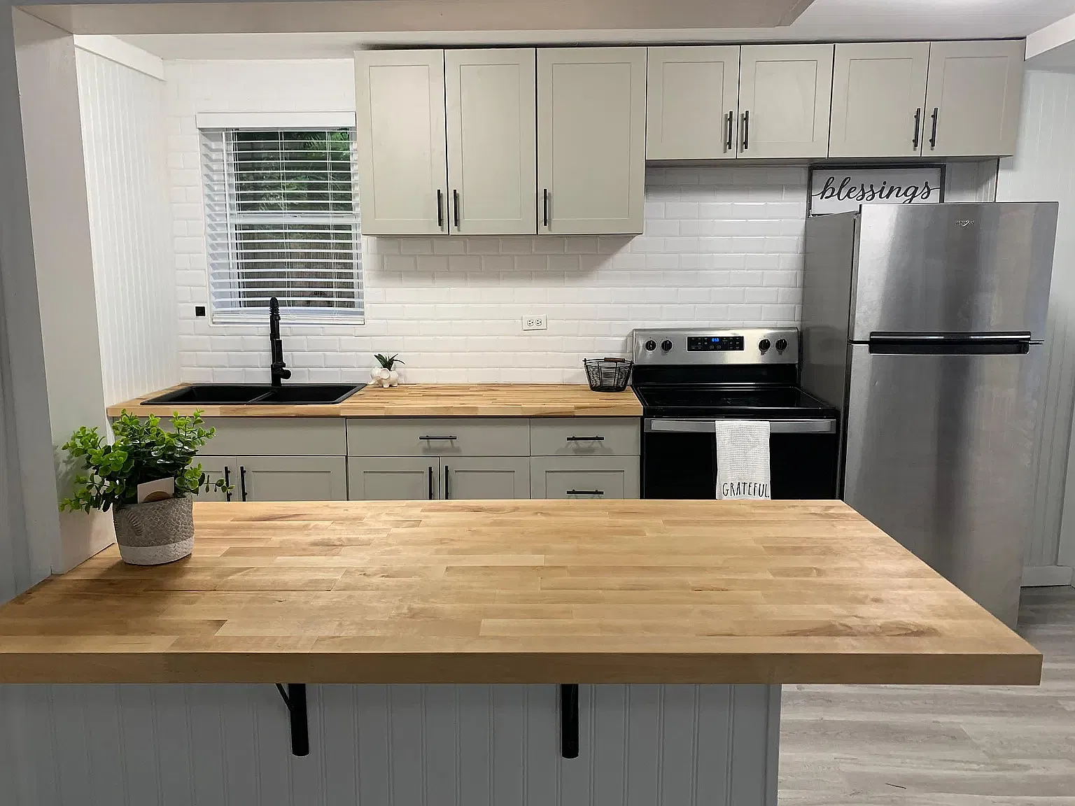 2 bed, 750 sqft, $1,995 — Photo 4